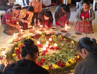 femmes mayas k'iches.jpg